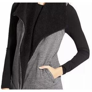 Athleta Apres Anything Sherpa Fleece Vest Black & Gray Open Front Women's XS